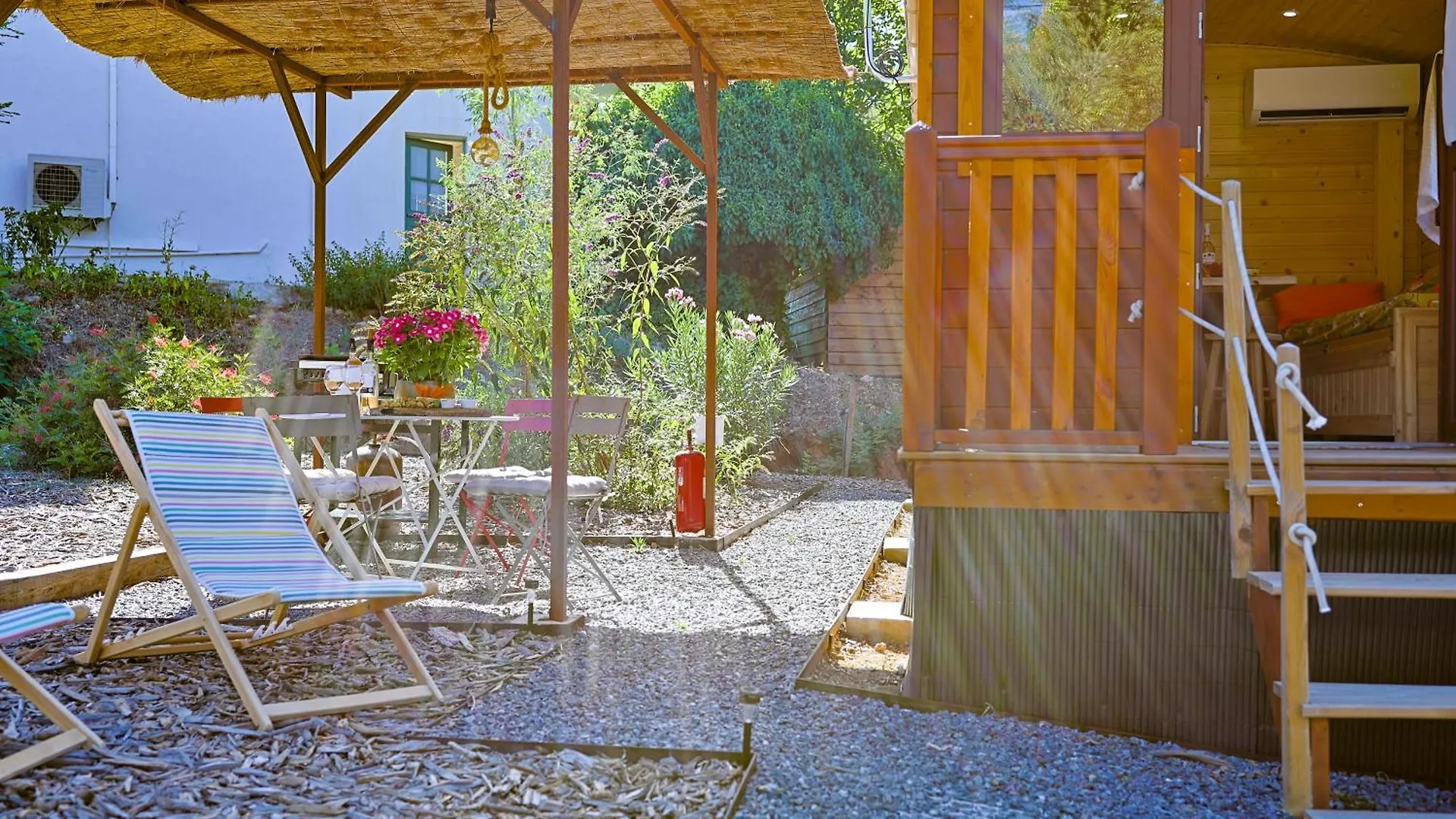 Camping Hotel Roulotte Au Coeur Des Vignes, Hyères